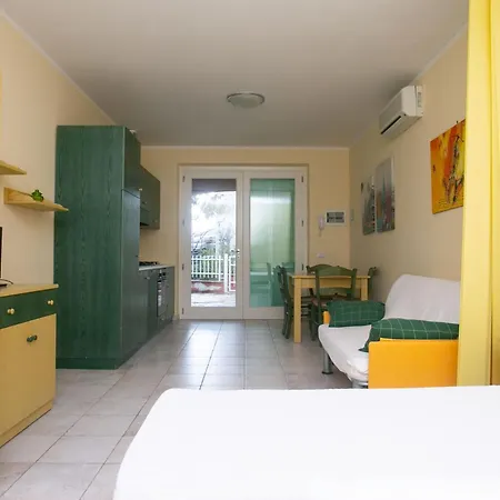 Monolocale Con Terrazzo A - S052 Appartamento
