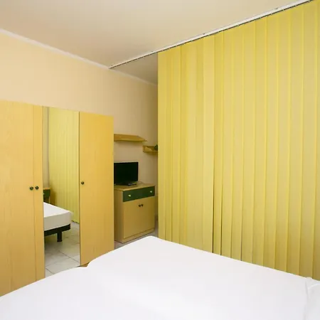 Monolocale Con Terrazzo A - S052 *